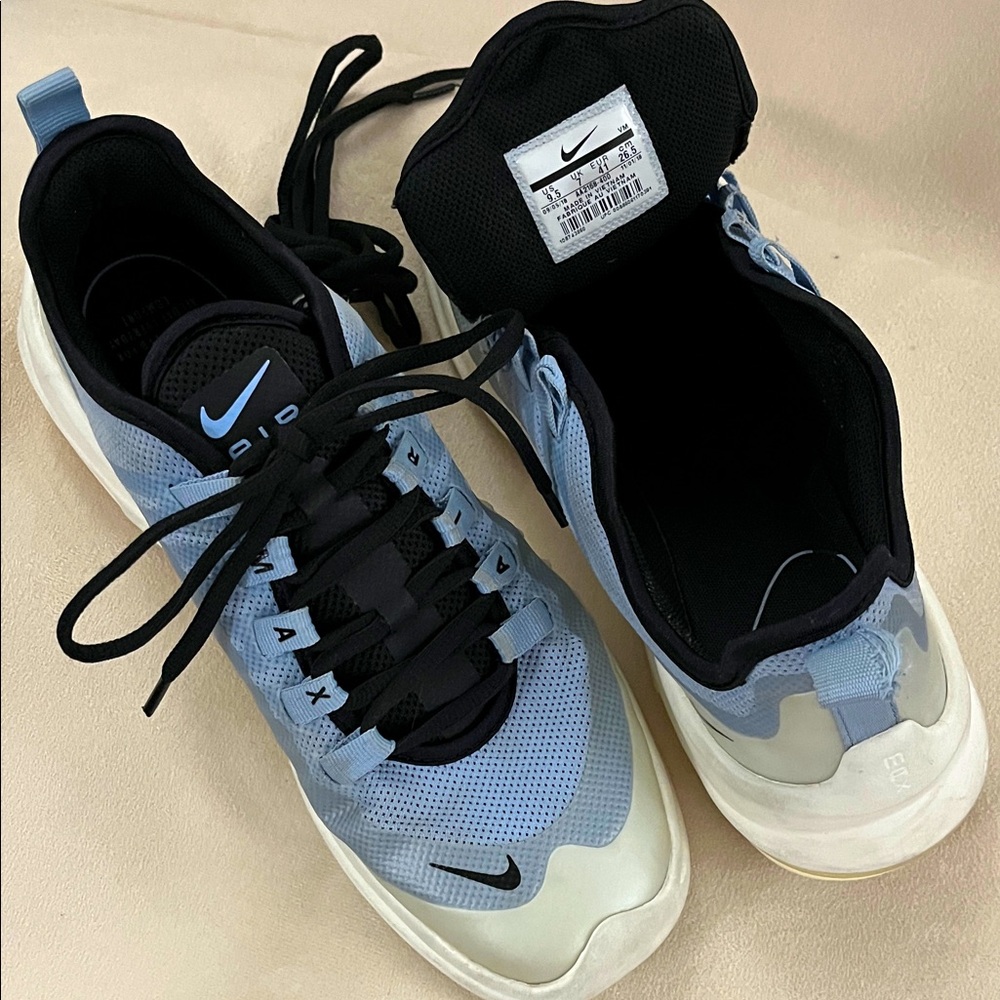 Women’s Nike Air Max Axis